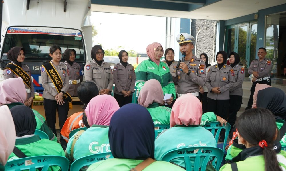 Polres Probolinggo Kota Peringati Hari Kartini Bersama Pengemudi Ojol Perempuan