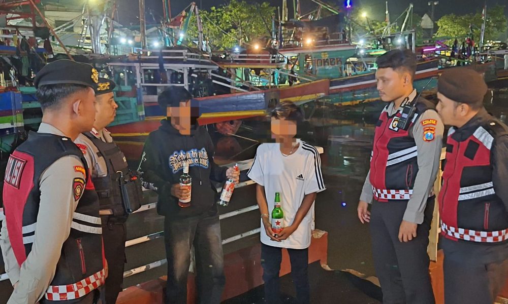 Patroli Skala Besar Akhir Pekan, Polres Pasuruan Kota Amankan Dua Remaja Konsumsi Miras