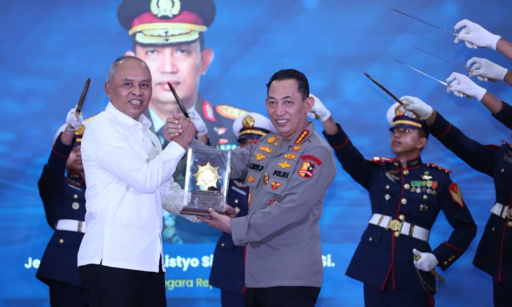 Kapolri Terima Adhi Bhakti Senapati, Jadi Motivasi Perkuat Sinergi Keamanan Siber