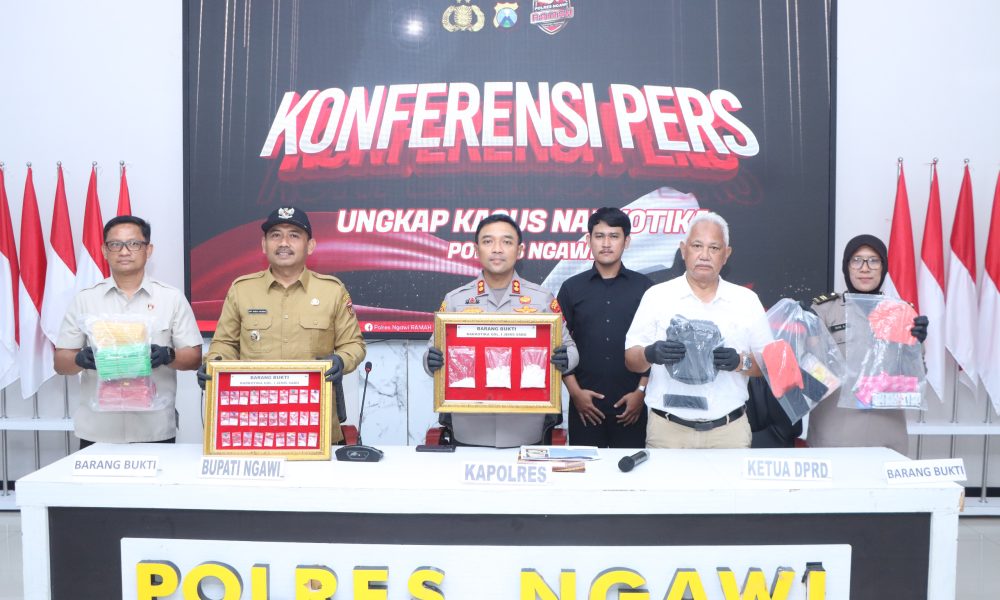 Polres Ngawi Amankan 2 Tersangka Pengedar Narkoba 223,842 gram Sabu Disita