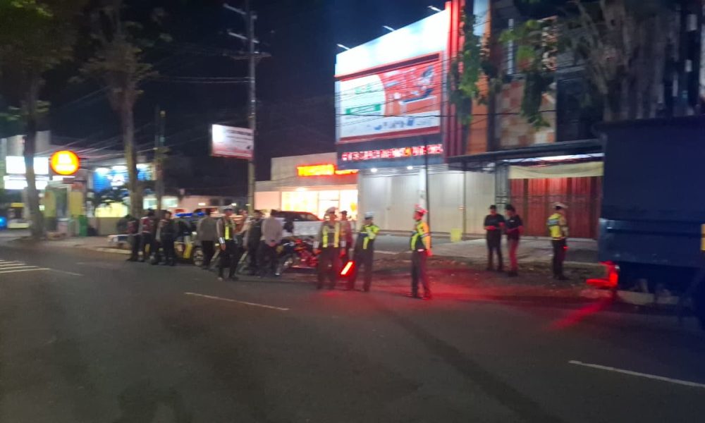 Patroli Malam Minggu Polres Pasuruan Kota Sasar Titik Rawan Balap Liar dan Kriminalitas