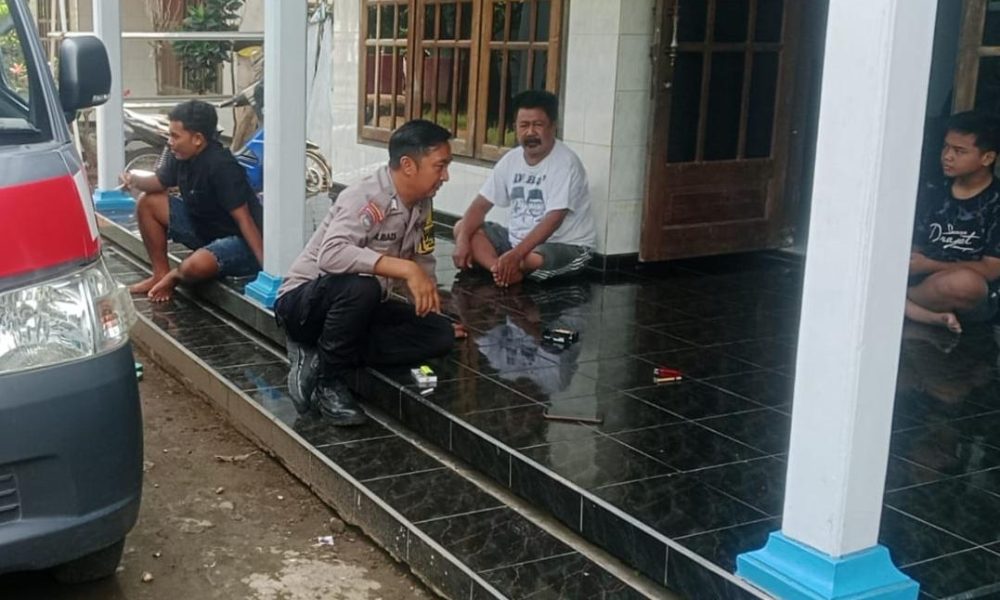 Bhabinkamtibmas Polsek Grati Aktif Sambang Desa, Ajak Warga Tingkatkan Siskamling