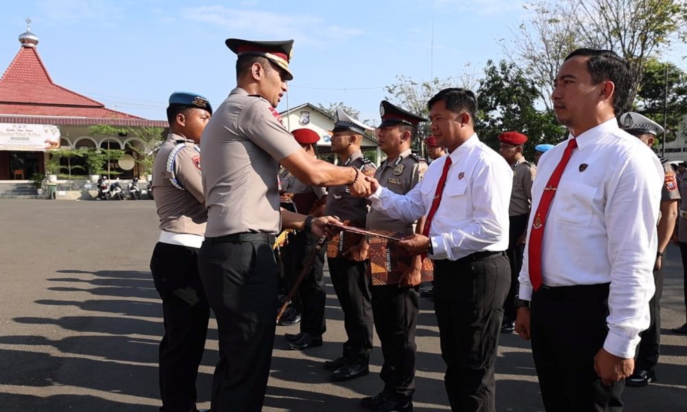 Kapolres Pasuruan Kota Berikan Penghargaan kepada Kasat Reskrim dan 21 Anggota atas Keberhasilan Ungkap Kasus Curat dalam 1×24 Jam