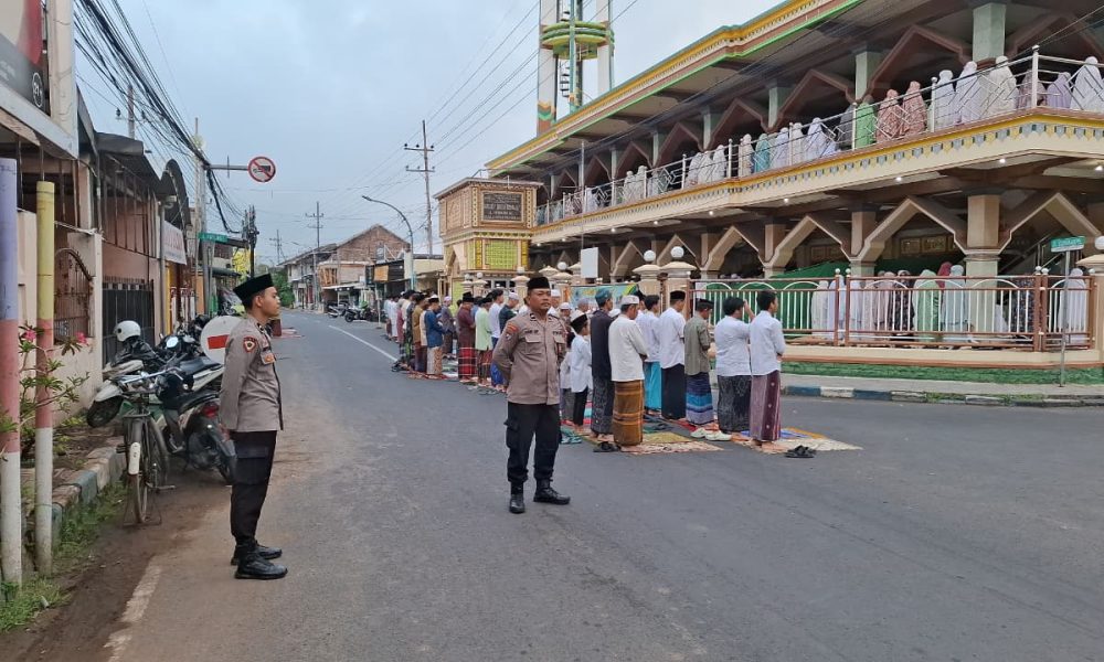 Polres Pasuruan Kota Hadir Berikan Rasa Aman Saat Sholat Idul Adha 1447 H