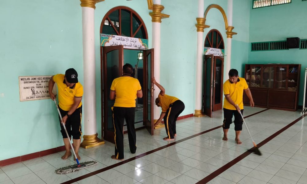 Sambut Hari Bhayangkara ke-80, Polres Madiun Gelar Bakti Religi Serentak di Sejumlah Tempat Ibadah