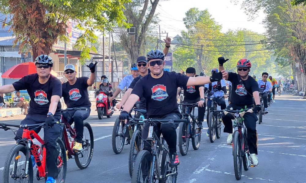 Polres Lumajang Gelar Gowes, Ribuan Pesepeda Sambut Hari Bhayangkara ke – 80