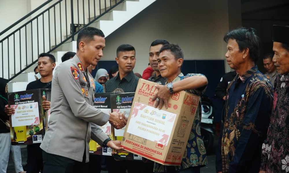 Hari Bhayangkara ke-80, Polres Ponorogo Salurkan Ratusan Paket Bansos Untuk Masyarakat