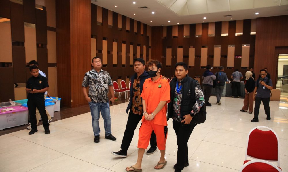 Polri Tangkap Buronan Interpol Beijing, Tegaskan Komitmen Berantas Kejahatan Transnasional
