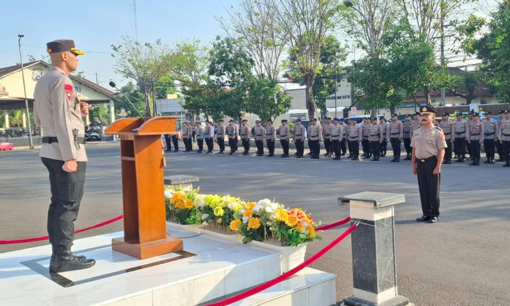 Kapolres Pasuruan Kota Pimpin Upacara Kenaikan Pangkat Pengabdian, Ipda Hari Kurniawan Terima Penghargaan Jelang Purna Tugas