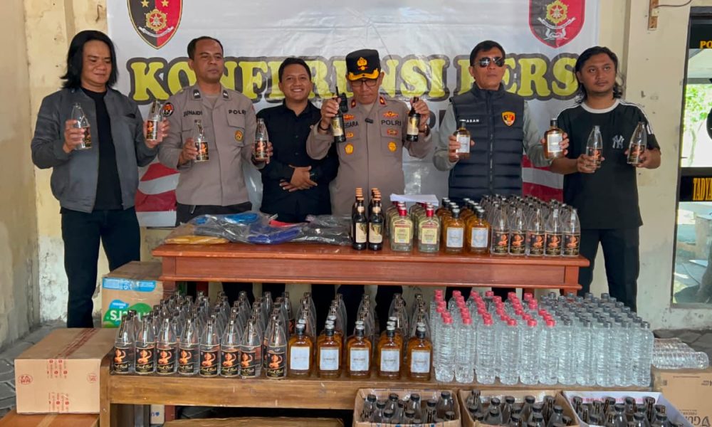 Patroli Kring Serse Berbuah Hasil, Polsek Purworejo Amankan Ratusan Botol Miras Ilegal