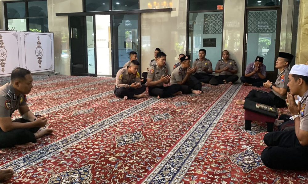 Binrohtal dan Santunan Anak Yatim, Polres Pasuruan Kota Perkuat Keimanan serta Kepedulian Sosial Personel