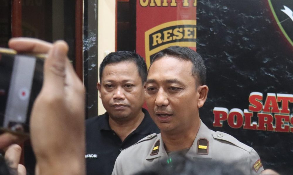 Polres Lumajang Amankan Dua Tersangka Pengedar Okerbaya, Sita Puluhan Ribu Butir Pil Logo Y