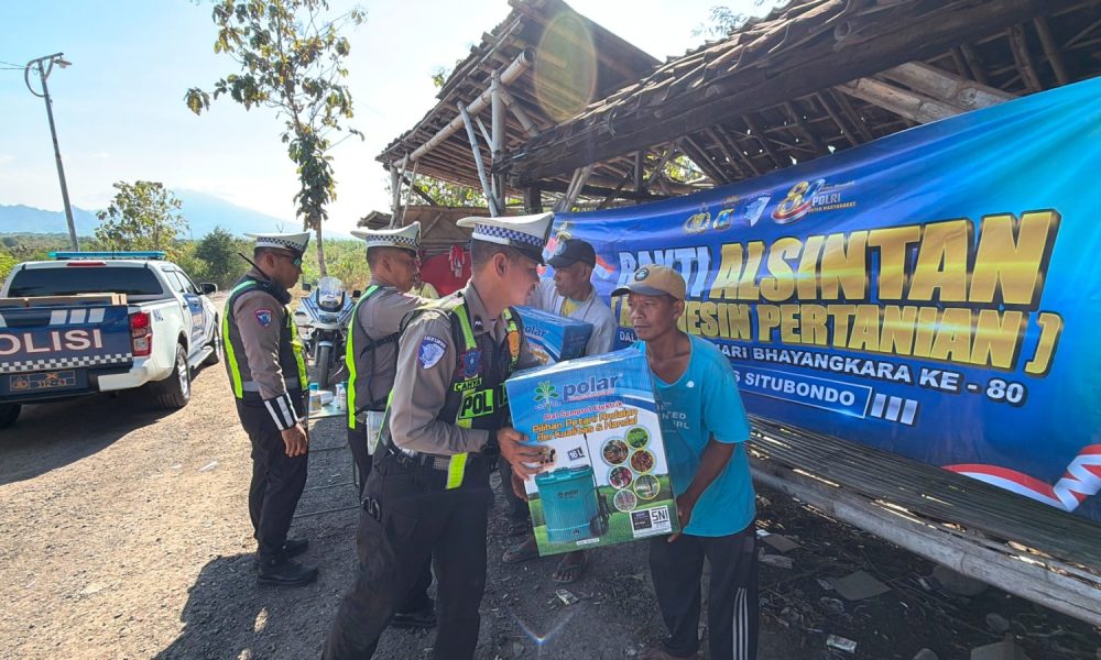 Sambut Hari Bhayangkara ke -80 Polres Situbondo Salurkan Bantuan Alsintan untuk Kelompok Tani