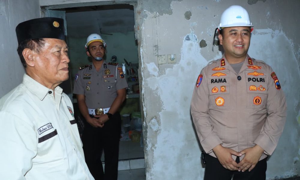 Polres Gresik Bedah Rumah Purnawirawan Polri di Driyorejo, Kado Hari Bhayangkara ke – 80