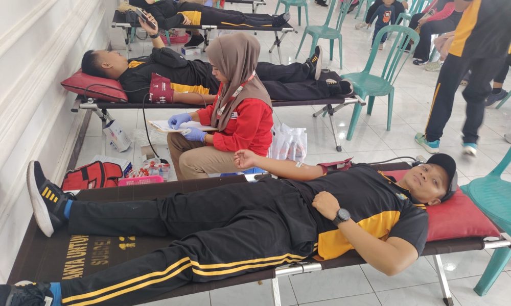 Ratusan Personil Polres Pasuruan Kota Ikuti Donor Darah Dalam Rangka Bakti Sosial Hari Bhayangkara Ke 80 Tahun 2026
