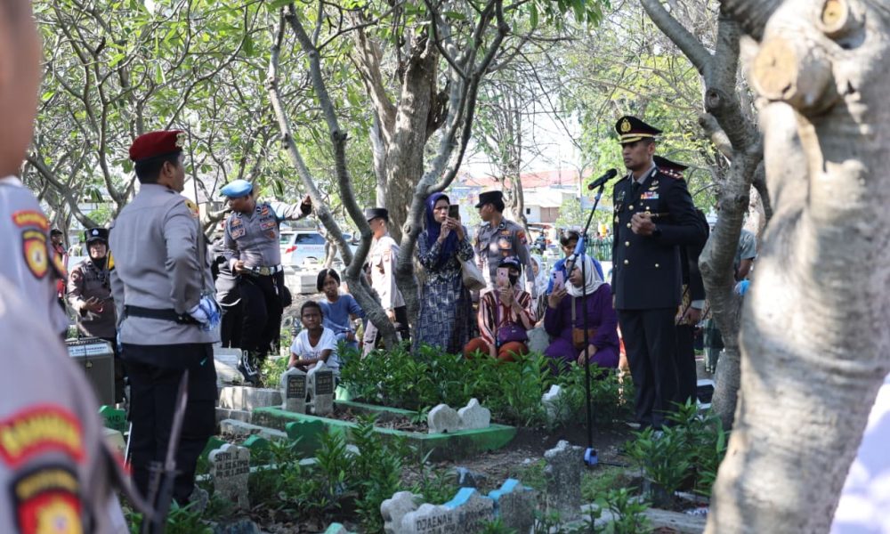 Polres Pasuruan Kota Laksanakan Upacara Pemakaman Kedinasan AIPTU Efendi, S.H.