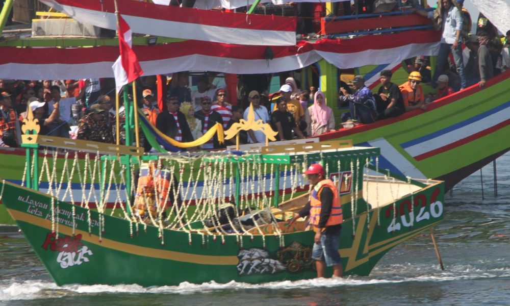 Ratusan Personel Polres Pasuruan Kota Diterjunkan Amankan Jalannya Tradisi Petik Laut Larung Saji