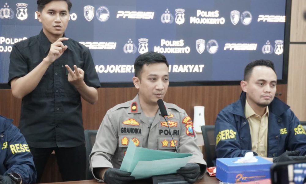 Polres Mojokerto Ungkap Kasus Penipuan Modus Uang Gaib, Dua Tersangka Diamankan di Malang