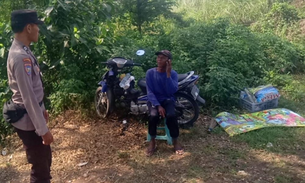 Bhabinkamtibmas Polsek Grati Turun ke Lahan, Dampingi Petani Wujudkan Swasembada Pangan