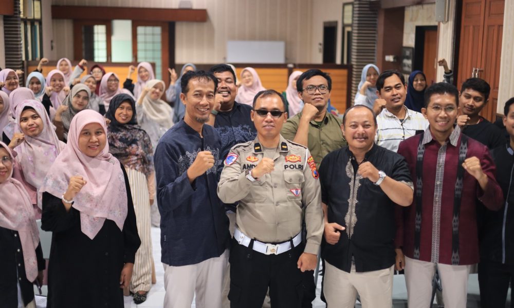 Polantas Menyapa : Polres Gresik Gandeng Guru Tanamkan Budaya Tertib Lalu Lintas Sejak Dini
