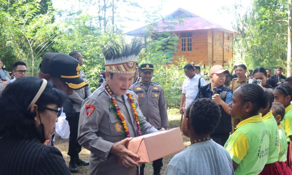 Astamaops Kapolri Berbagi Semangat Belajar Bersama Anak-Anak Papua di Pusat Olah Seni Wesaput