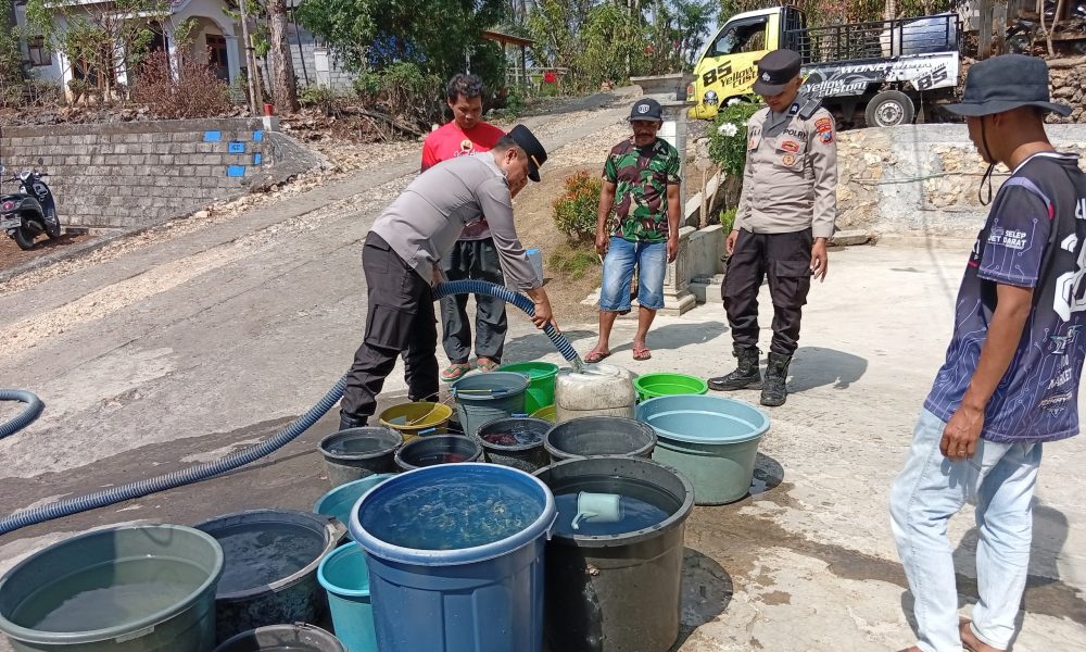Polres Malang Salurkan Bantuan Air Bersih untuk Warga Terdampak Kekeringan di Bantur