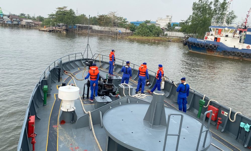 Gelombang Kurang Bersahabat, Kapal Polri Tetap Sisir Laut Bersama Tim Sar Cari Korban Km Virgo Transport 8