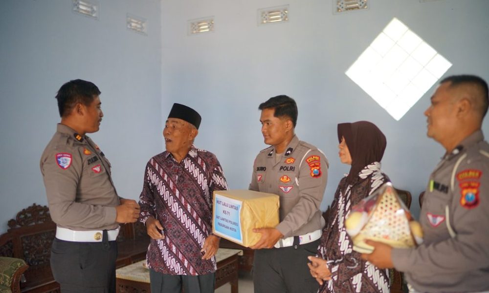 HUT Lantas ke-71, Satlantas Polres Pasuruan Kota Sambangi Purnawirawan IPTU Abadi