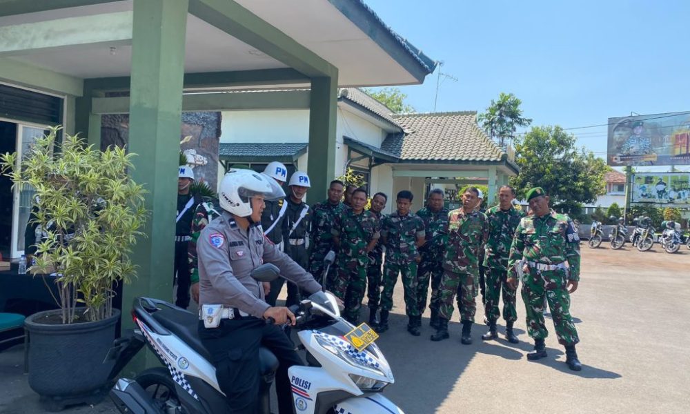 Sinergi TNI-Polri, Satlantas Polres Pasuruan Kota Edukasi Prajurit tentang Keselamatan Berlalu Lintas