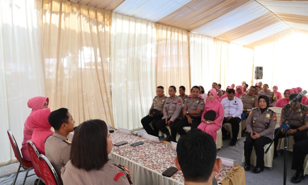 Kunjungi Polsek Pohjentrek, Kapolres Pasuruan Kota Tekankan Soliditas dan Pelayanan Masyarakat